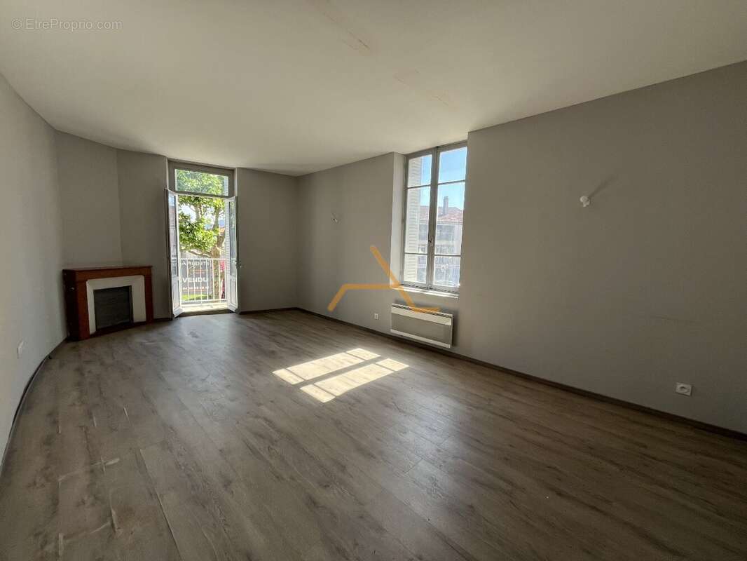 Appartement à VALREAS