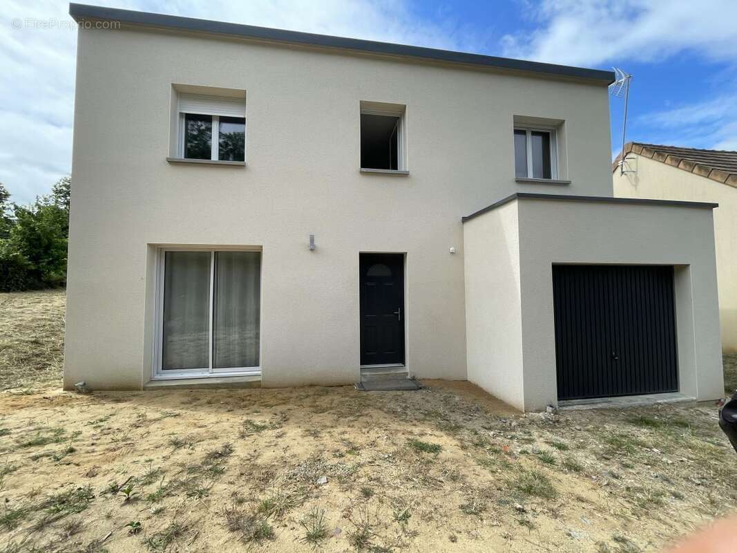 Maison à MONTFORT-LE-GESNOIS