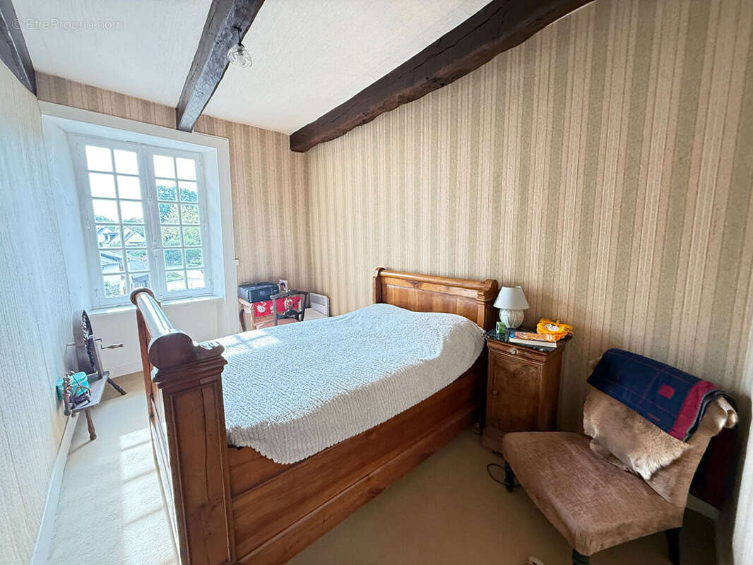 Maison à LANGROLAY-SUR-RANCE