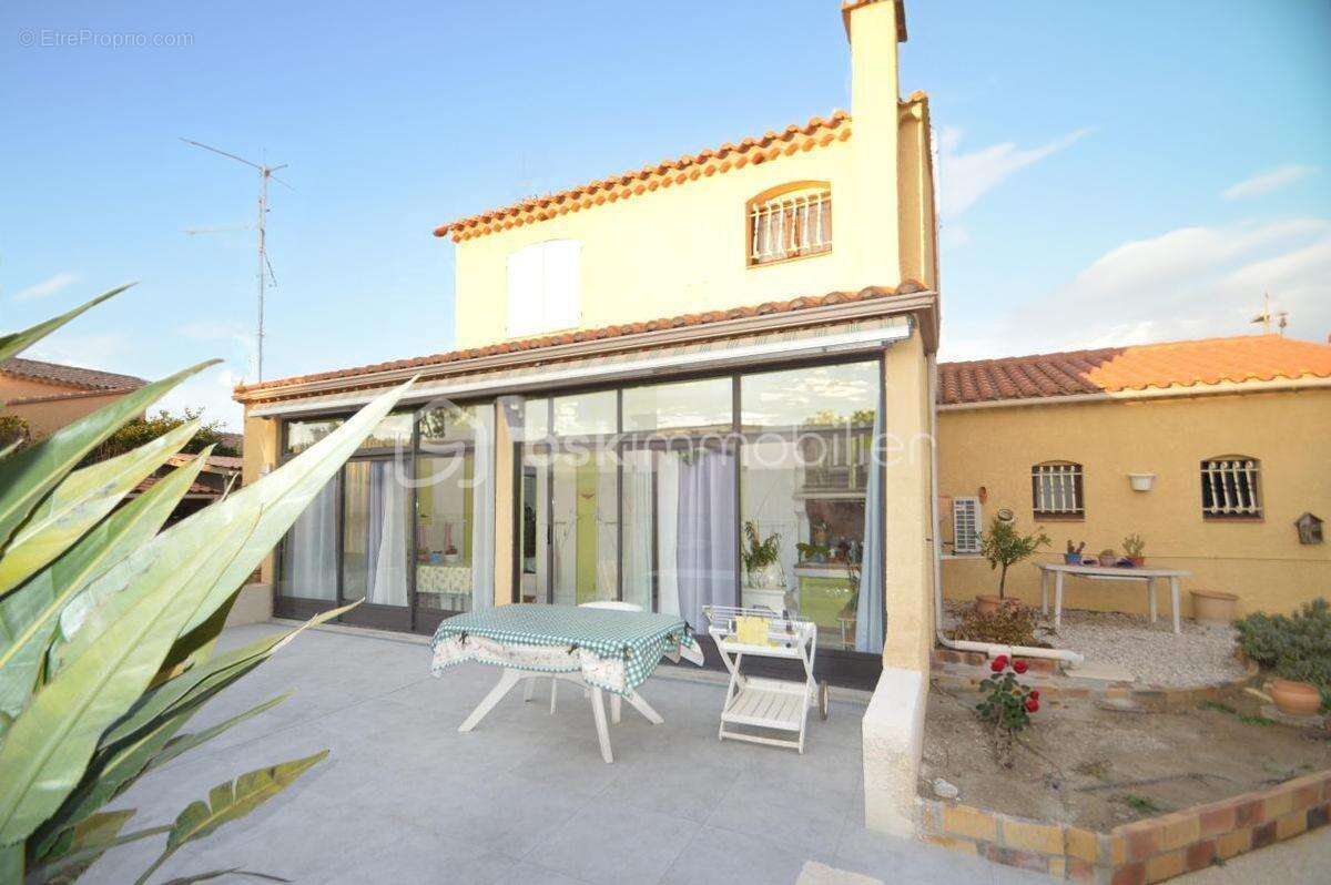 Maison à SAINT-LAURENT-DE-LA-SALANQUE