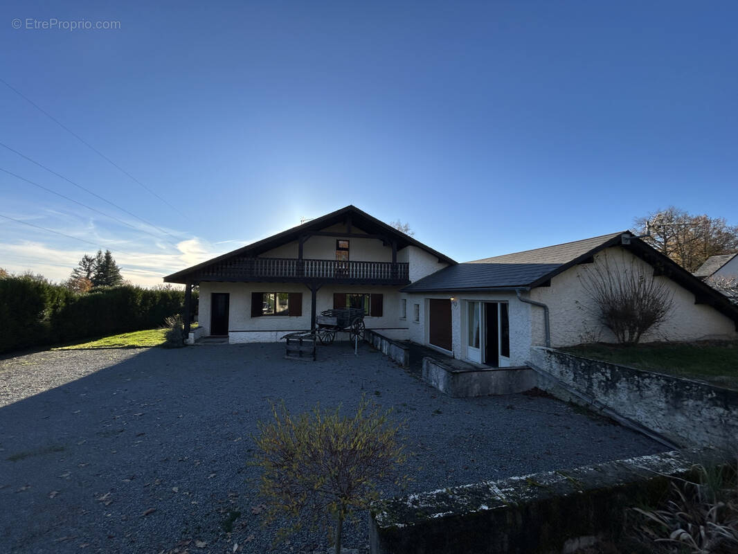 Maison à MEYMAC