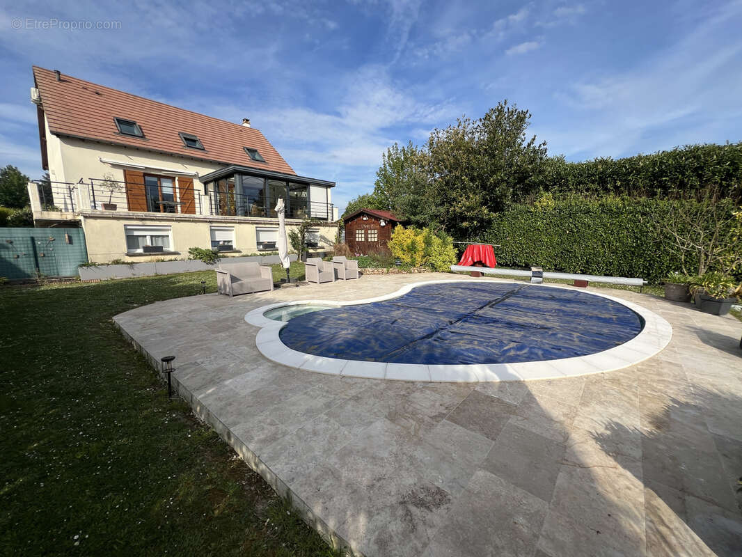 Maison à LA QUEUE-EN-BRIE