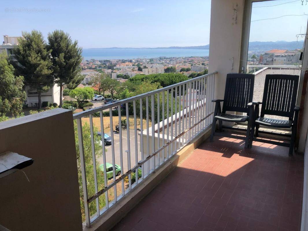 Appartement à SAINT-LAURENT-DU-VAR