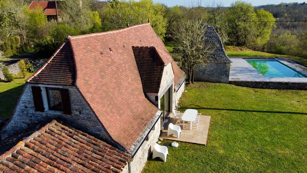 Propriété en pierre - 2 maisons indépendantes, piscine, dépendances, terrain de près d'1 Hectare - Catus - photo 2