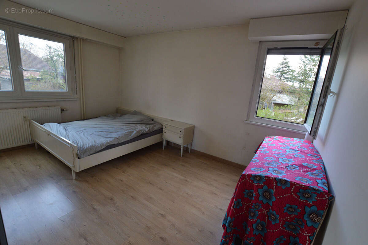 Appartement à ETREMBIERES