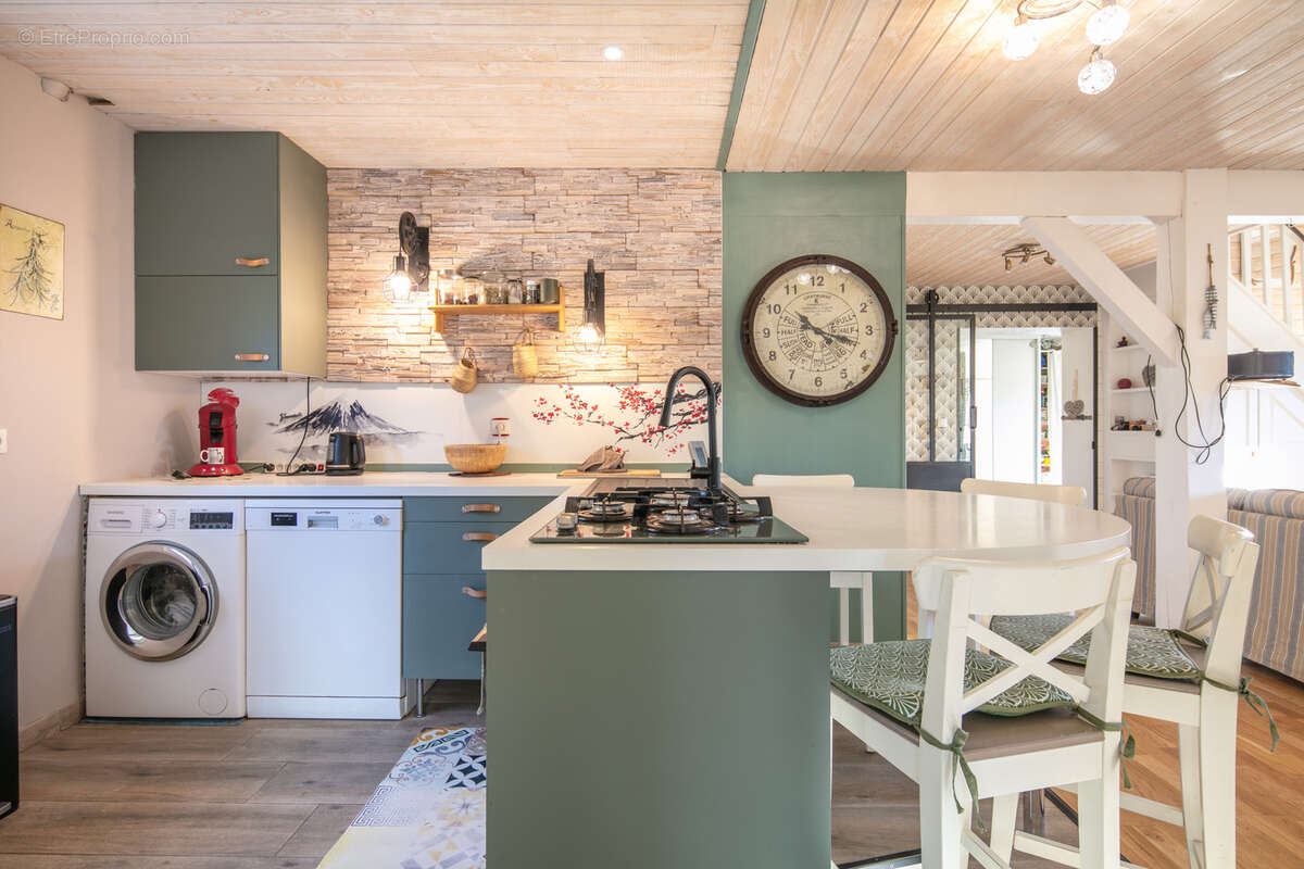 Maison à SAINT-VINCENT-DE-MERCUZE