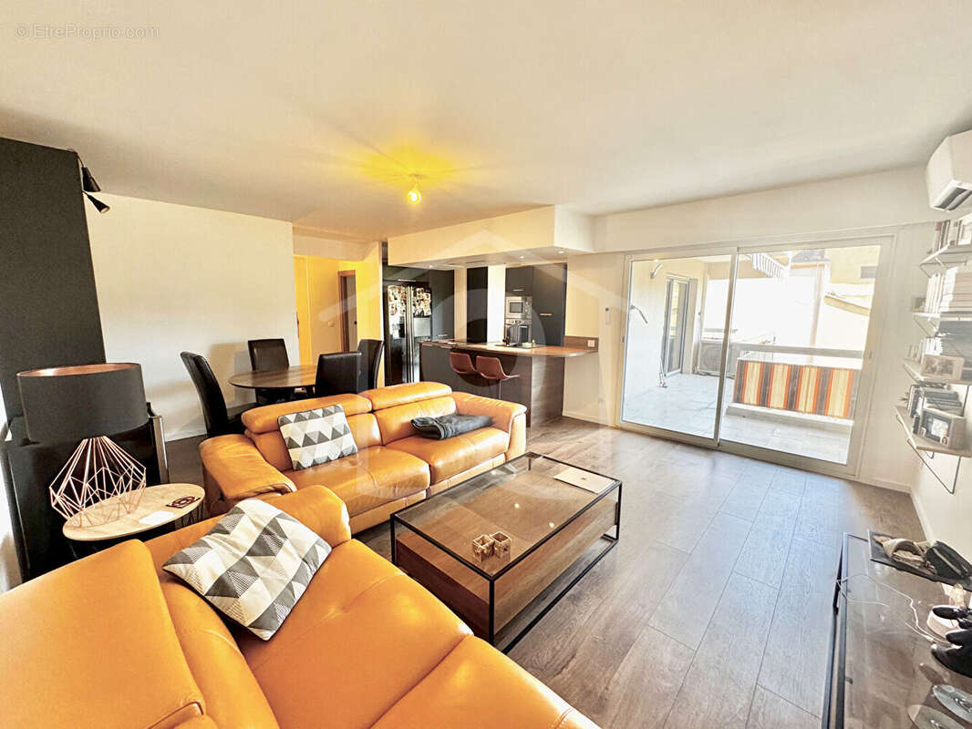 Appartement à VALLAURIS