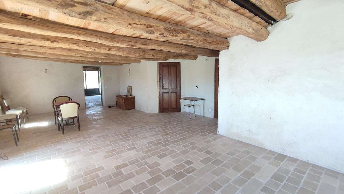 Belle maison Cantalienne Saint Amandin 15190 - photo 4