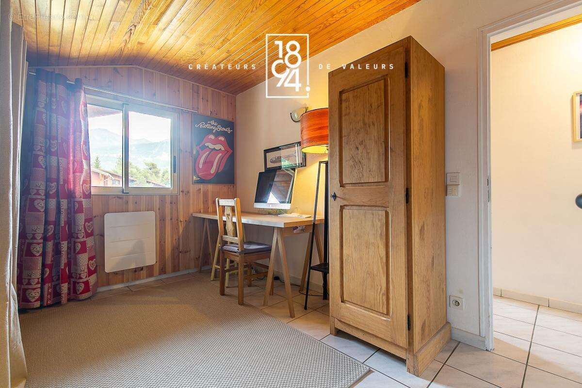 2 Maison T7 à vendre Enchastrayes 04 (04400)  128 m²  Terrasse, Garage, Carport, Jardin  - photo 20