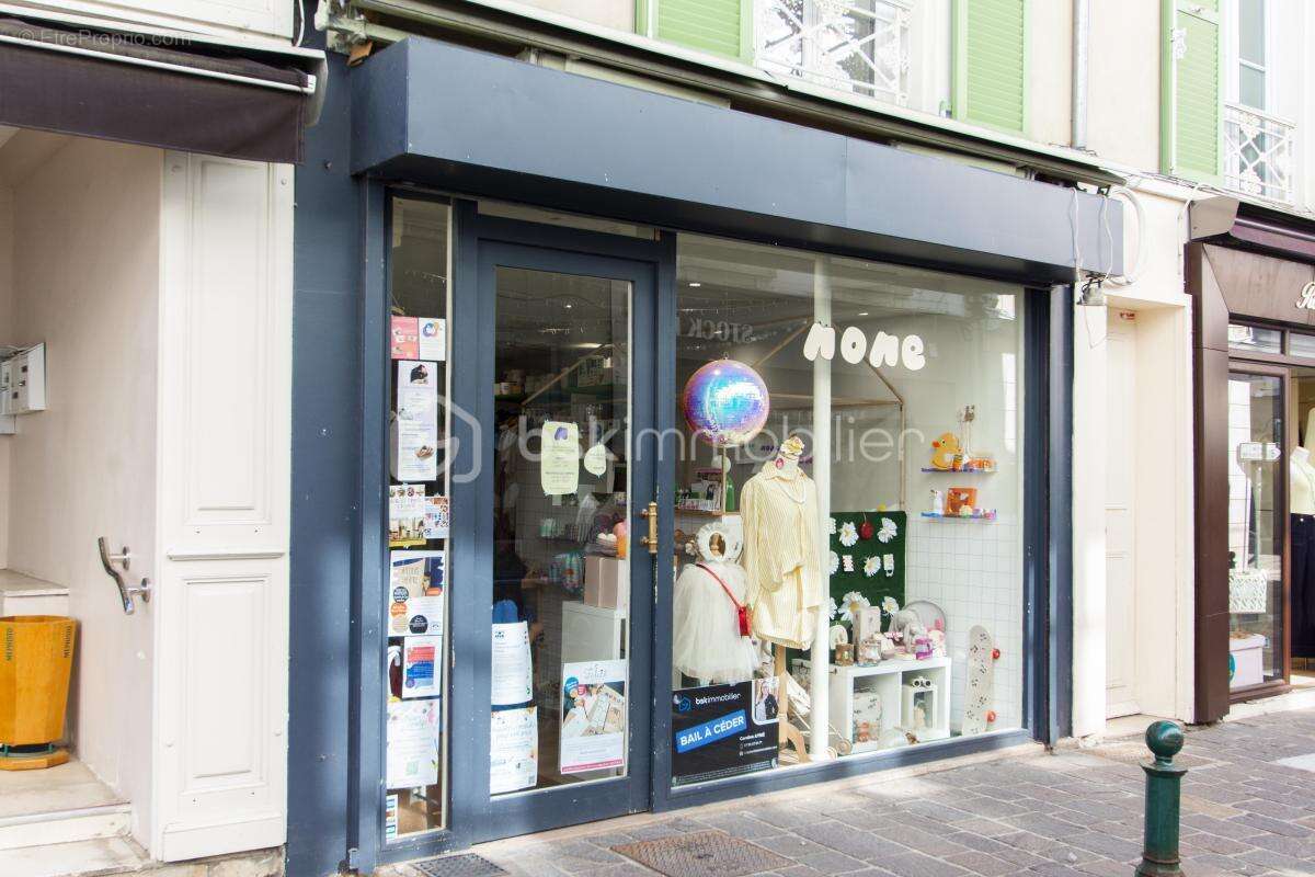 Commerce à FONTAINEBLEAU