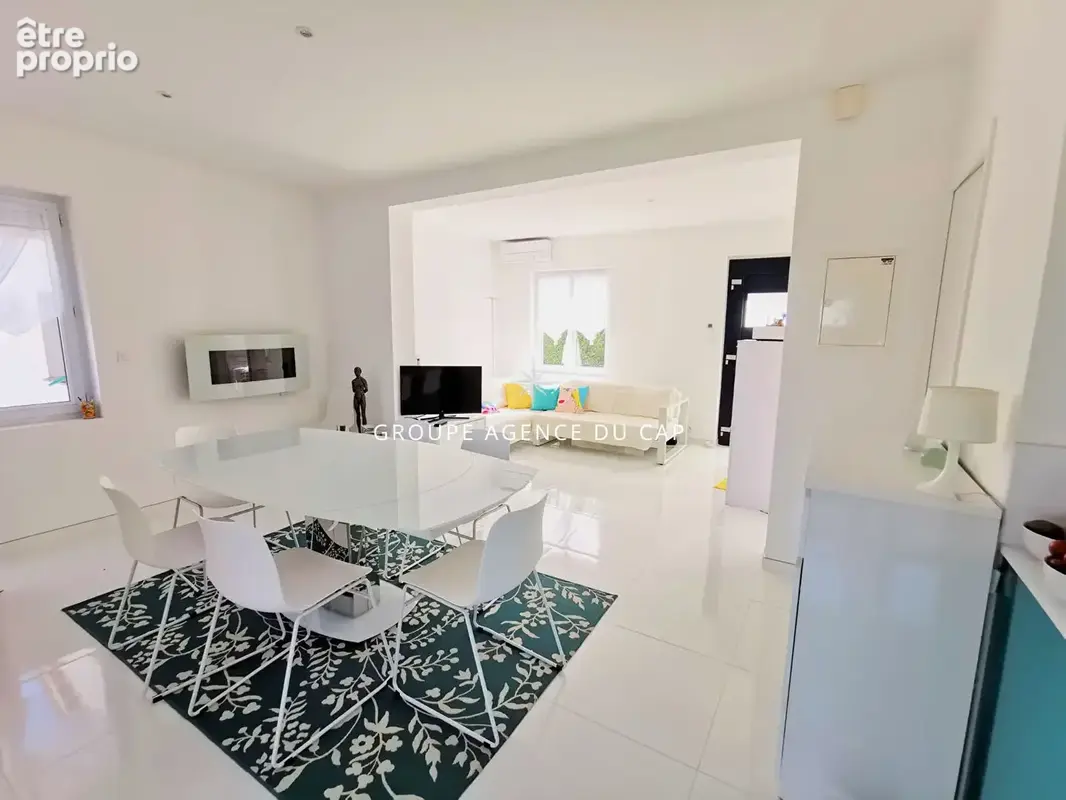 À vendre villa 4 pièces avec vue mer et studio indépendant, 15min a pied du centre ville de saint aygulf - photo 9
