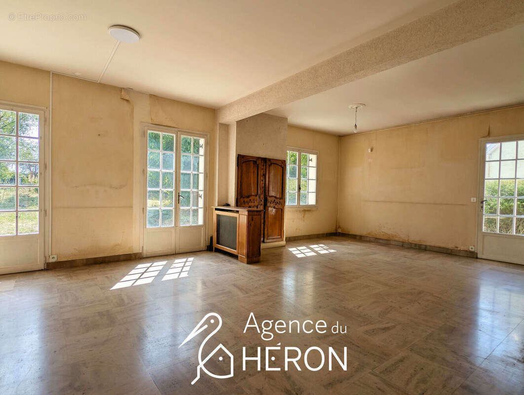 Maison 171 m² à Ormesson  - photo 6