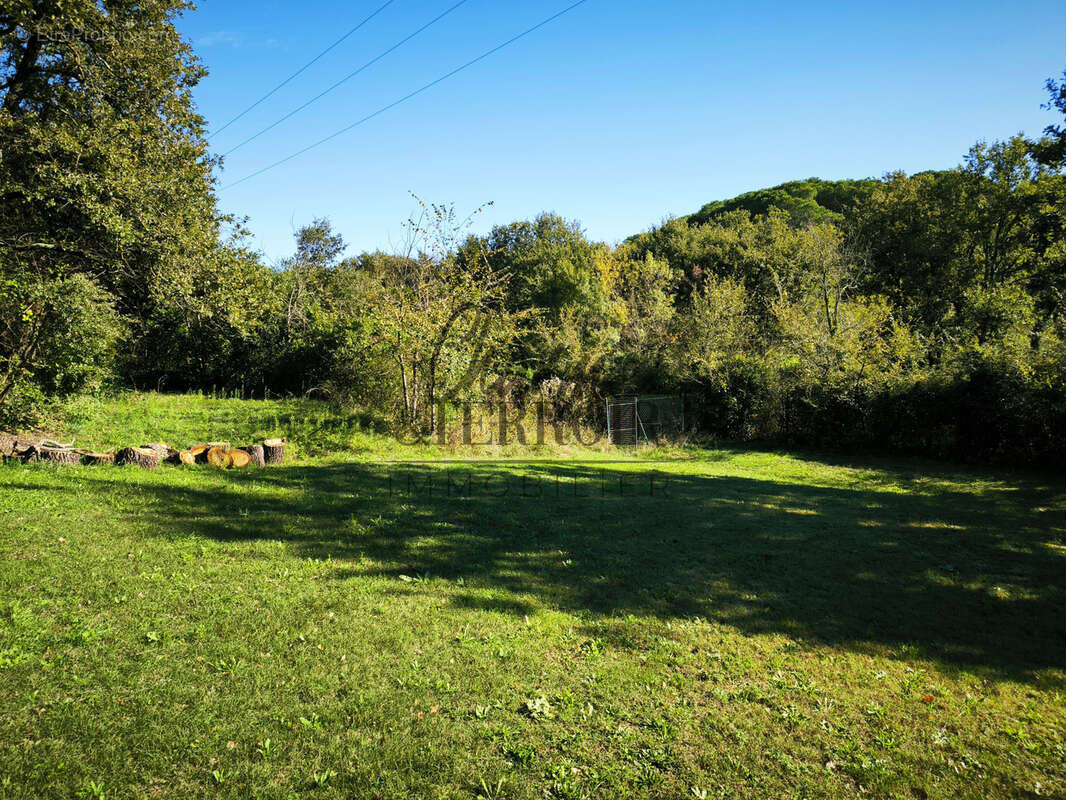 Terrain à UZES
