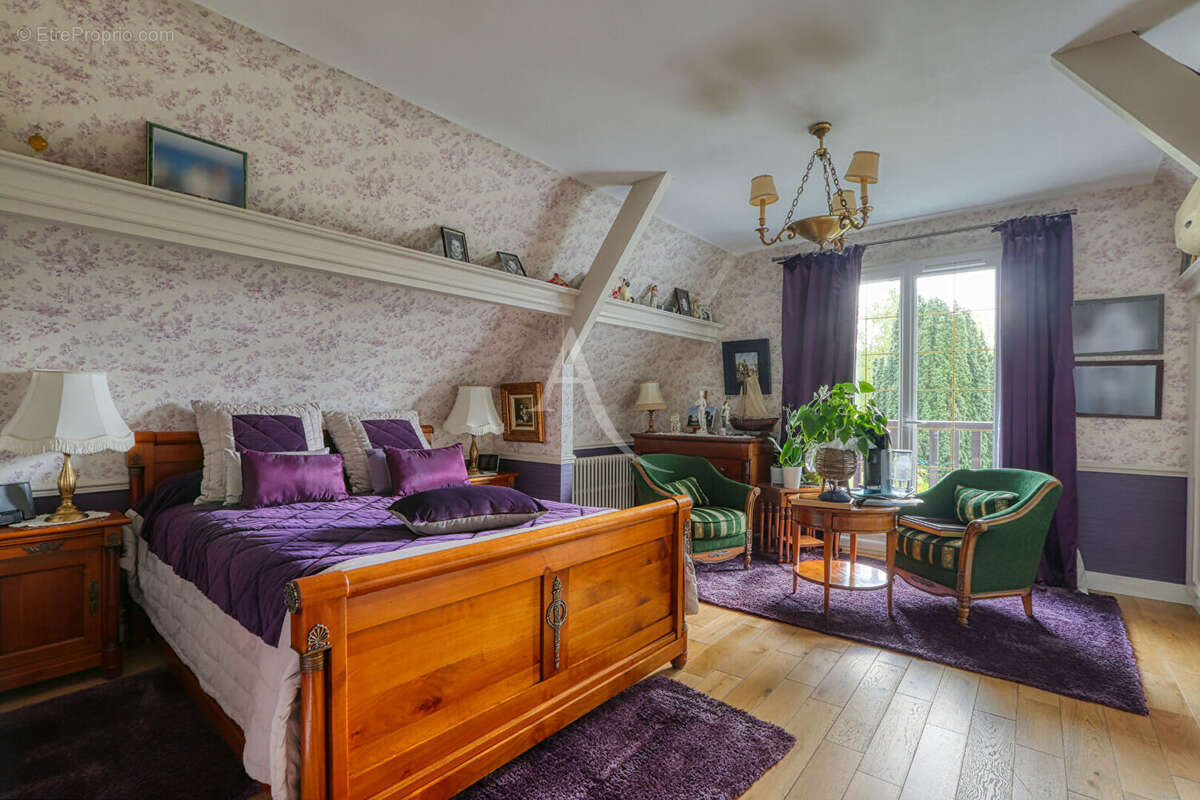 Maison à SAINT-ETIENNE-DU-ROUVRAY