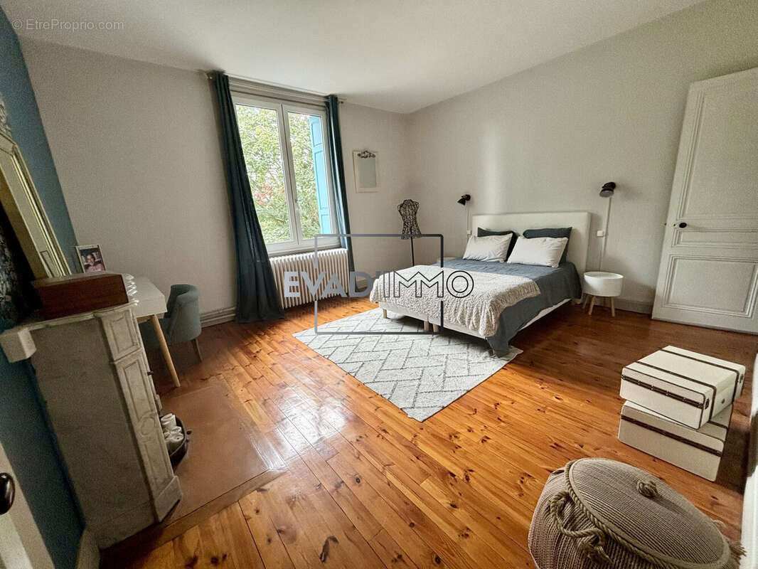 Maison 325 m² à Montrond-Les-Bains  - photo 8