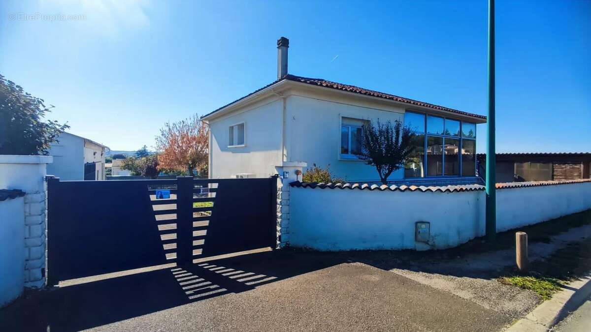 Maison à TROIS-PALIS