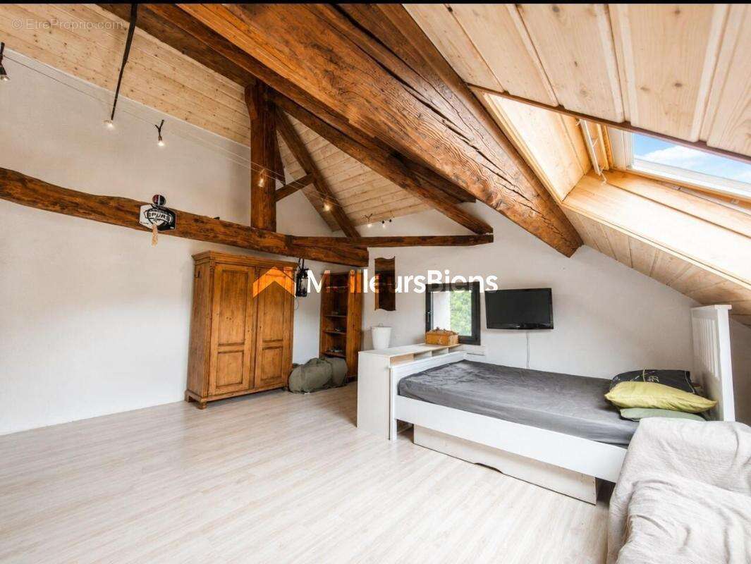 Maison à SAINT-GENIS-POUILLY