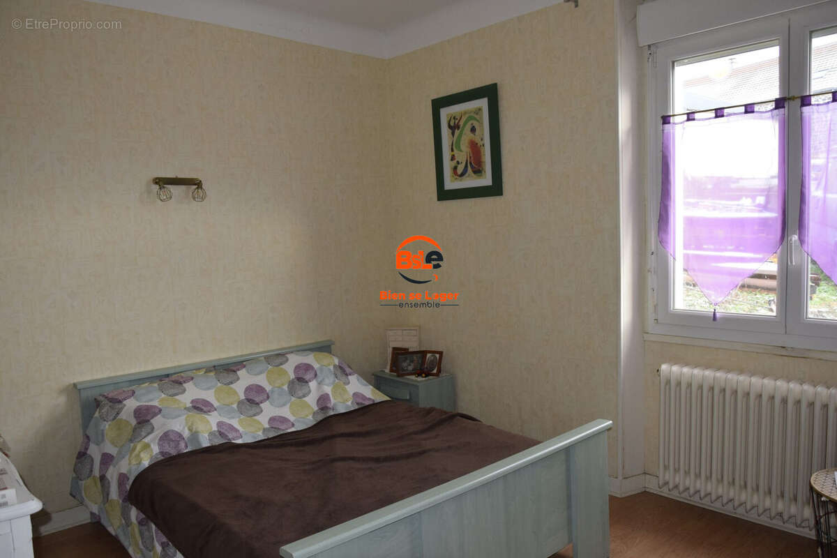 MAISON 4 PIECES A VENDRE - BSLE -Bien Se Loger Ensemble PONTGIBAUD  votre agence de proximité - Maison à SAINT-PIERRE-LE-CHASTEL