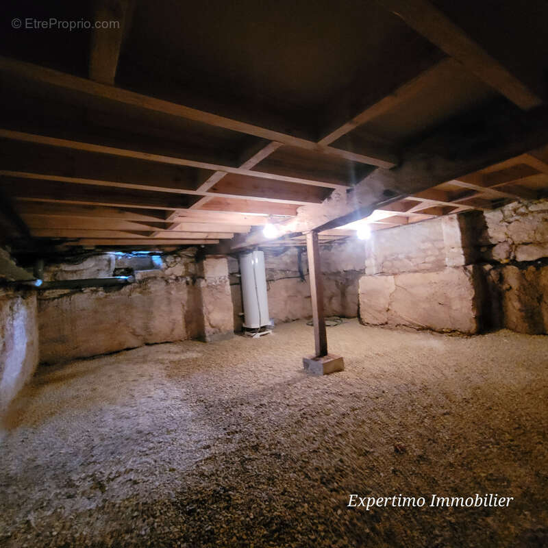 Maison à SAINT-GENIS-DE-SAINTONGE