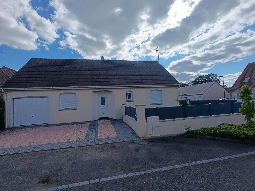 Maison à LOUE
