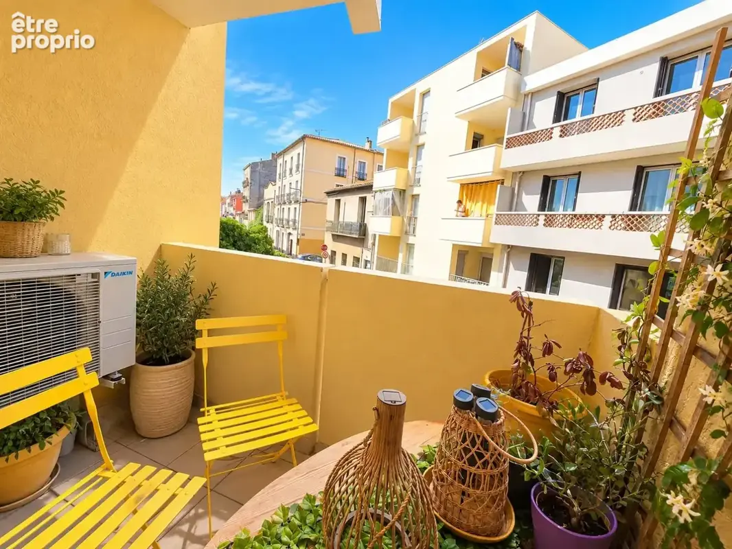 Centre-ville de Sète  Appartement traversant avec deux extérieurs, alliant luminosité, calme et vie citadine à pied. - photo 6