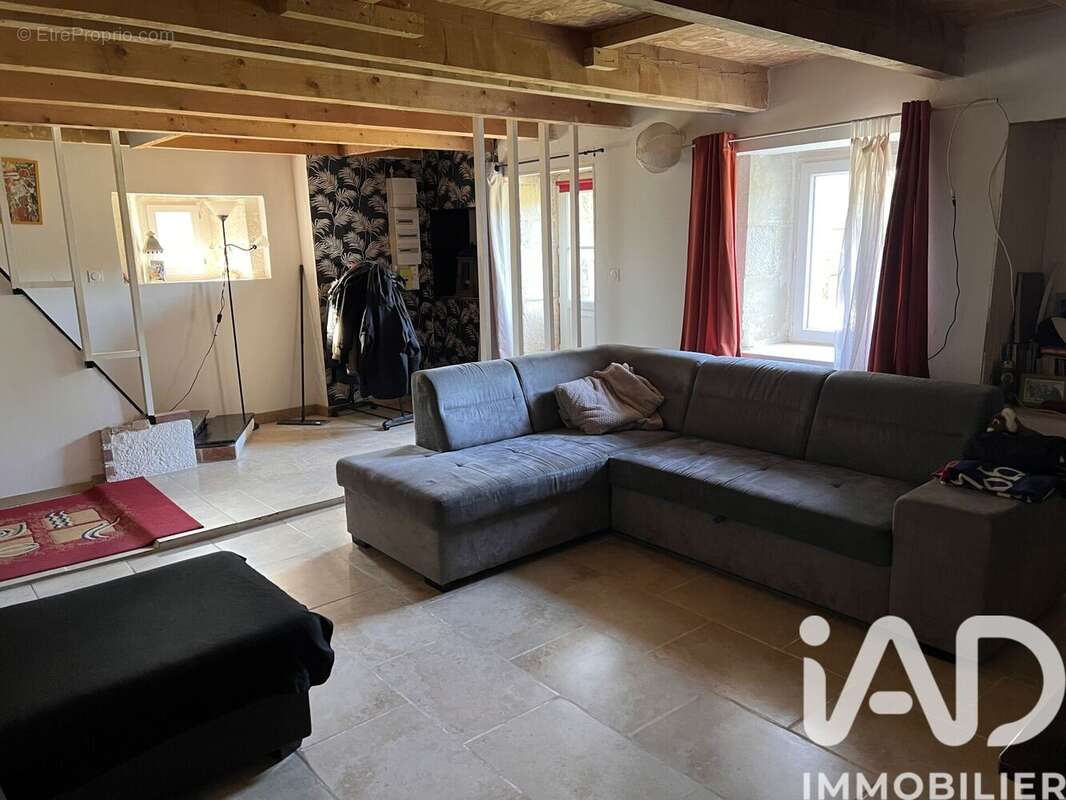 Maison 138 m² à Saint-Romain  - photo 3