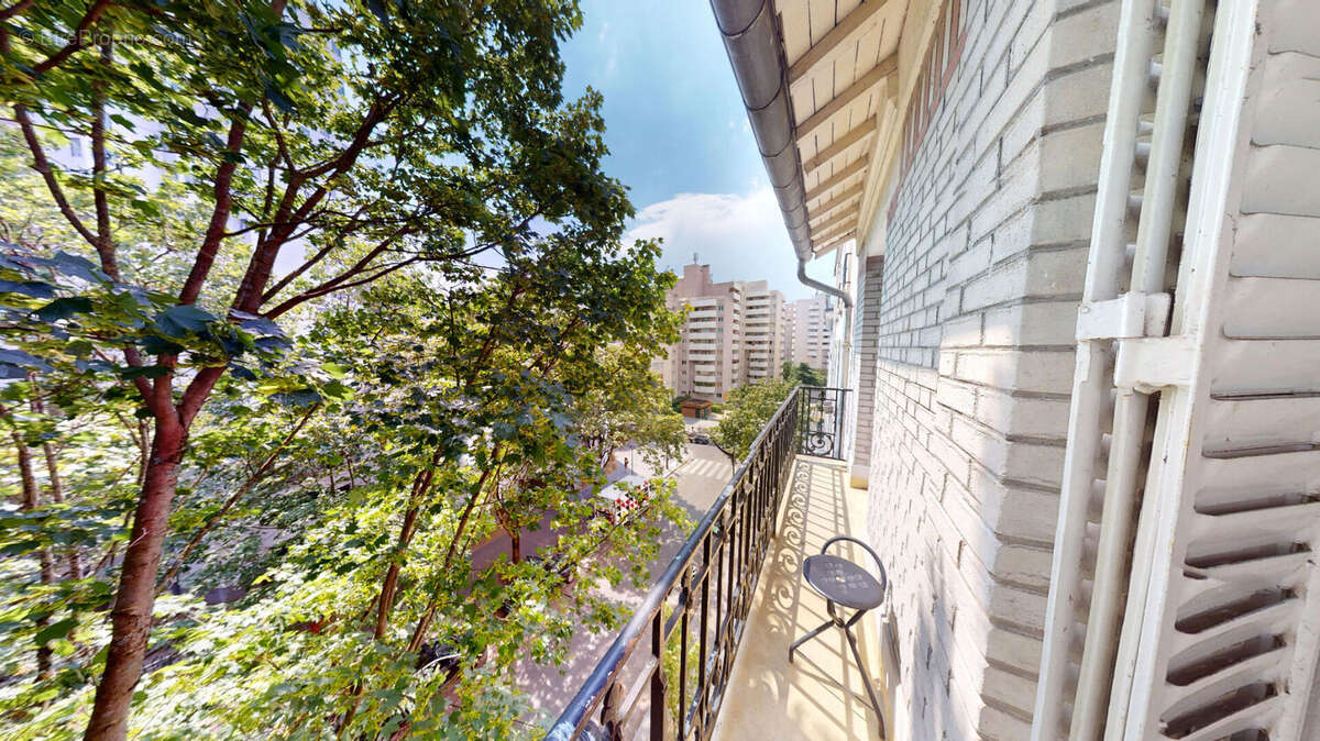 PARIS XIX  Métro Crimée  2P 39.33m² avec balcon filant / 320 000.00 euros FAI / Dernier étage - photo 2