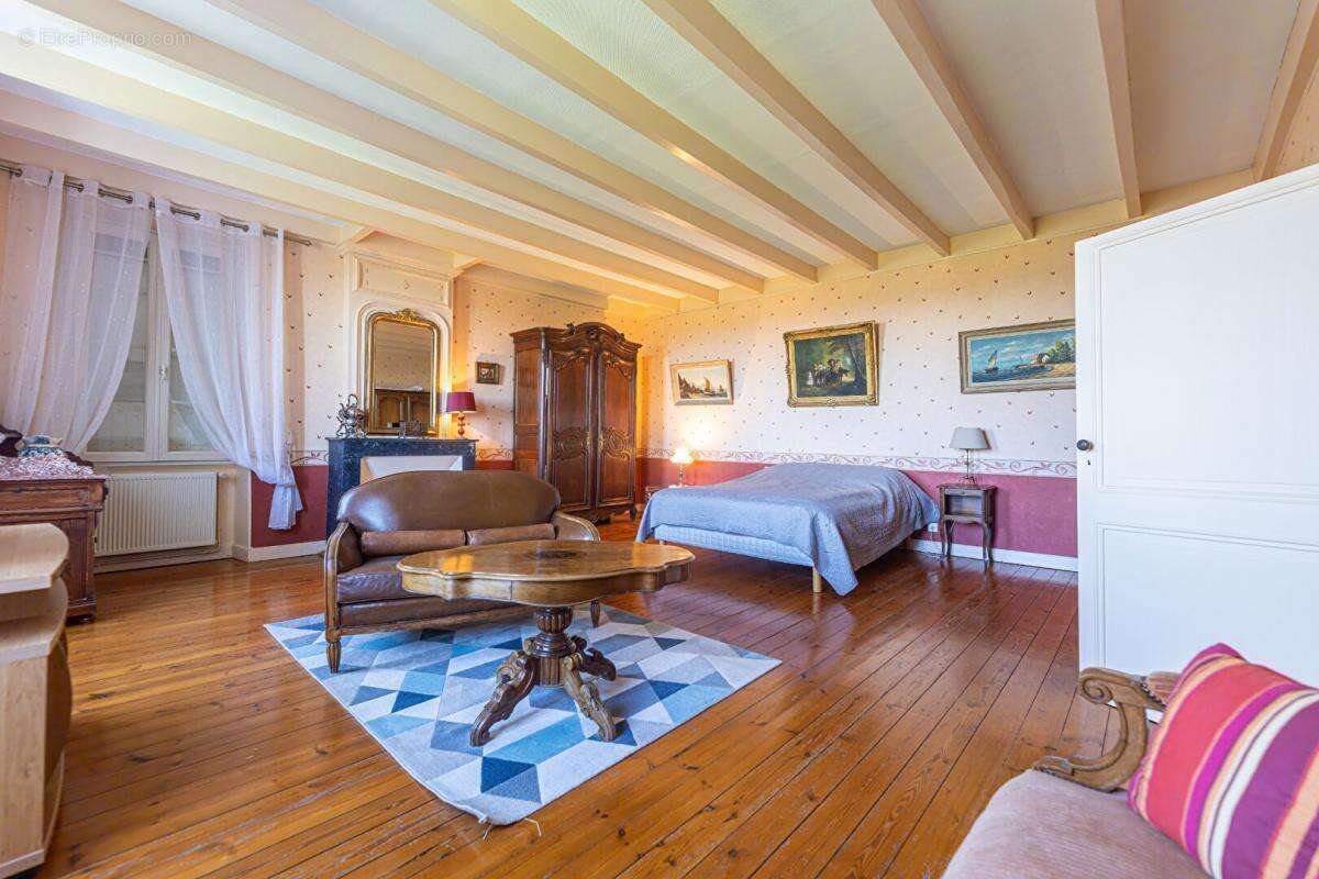 Maison à JARNAC-CHAMPAGNE