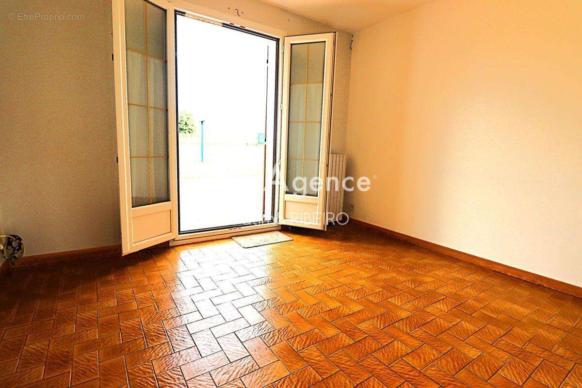 Maison plain‑pied ,Grand terrain 1 359 m² Sous‑sol total - photo 2