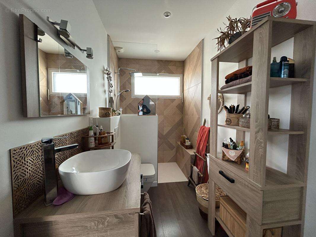 Maison à LA CHAPELLE-BASSE-MER