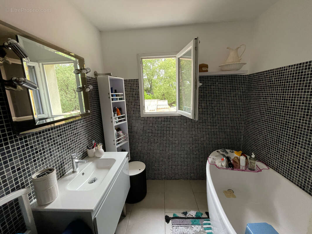 Maison à SAINT-HILAIRE-DE-BRETHMAS