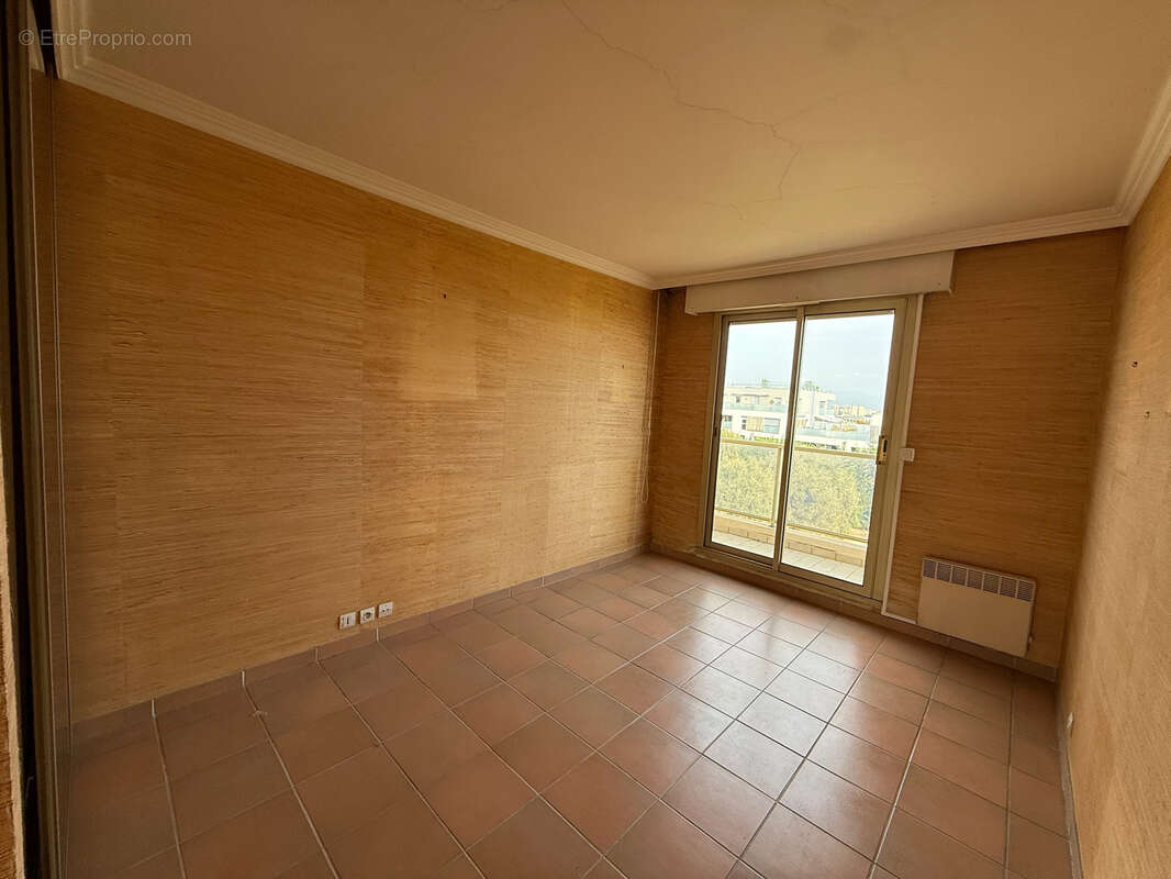 Appartement à SAINT-LAURENT-DU-VAR