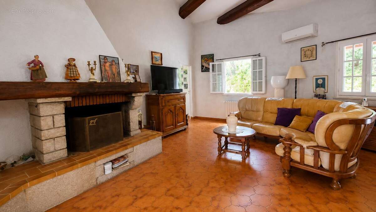 Maison à LE MUY