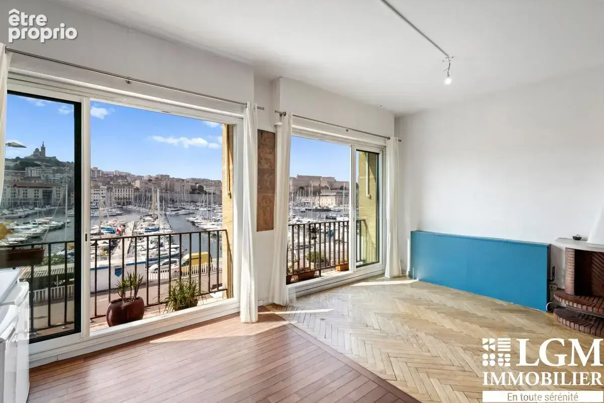 VIEUX-PORT – Exceptionnel T3 65 m² – Vue panoramique – Fernand POUILLON - photo 2