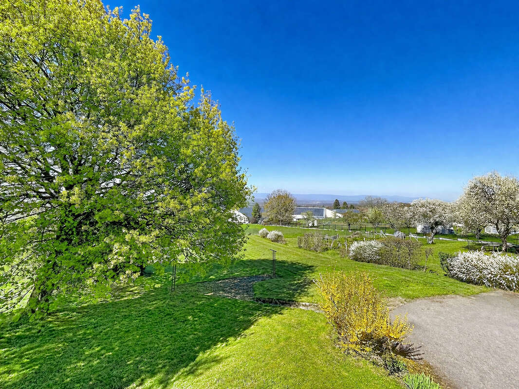 Maison à MONTBOUTON