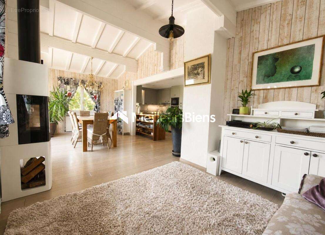 Superbe maison de 202 m² à Crozet 5 chambres, terrain de 1400 m² - photo 18