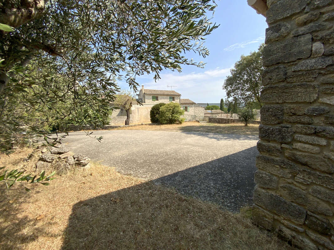 Maison en pierre à 4 km d' Uzès, jardin et grand garage. - photo 16