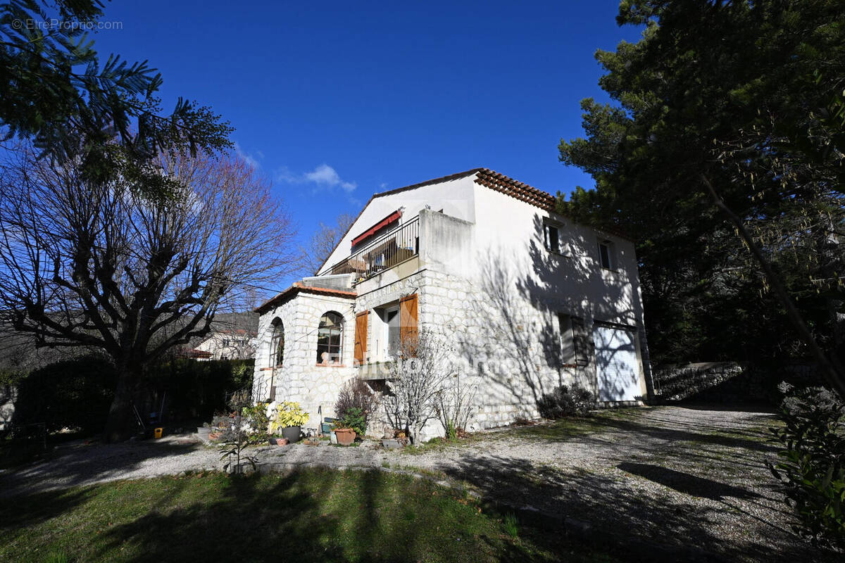 Appartement à SAINT-VALLIER-DE-THIEY