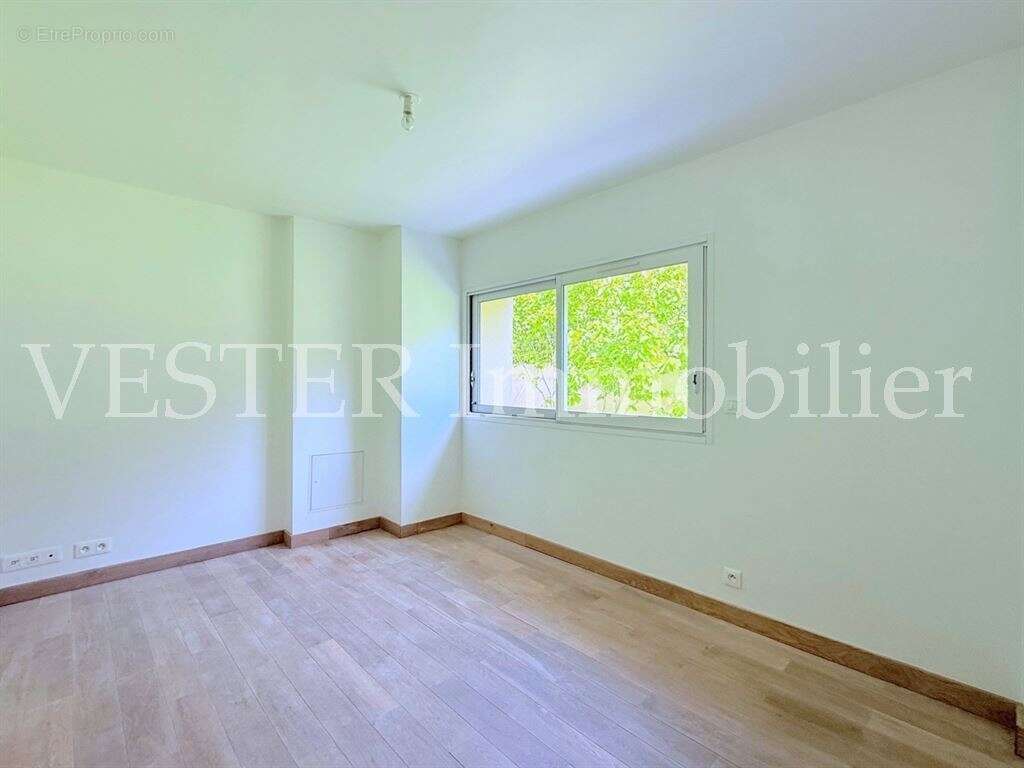 Maison renovee avec piscine - centre village - photo 16