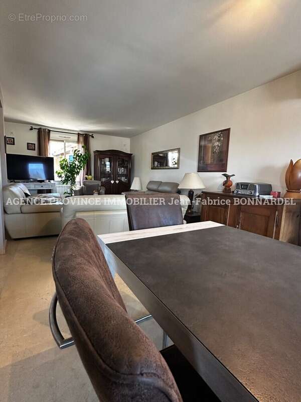 Appartement à VALREAS