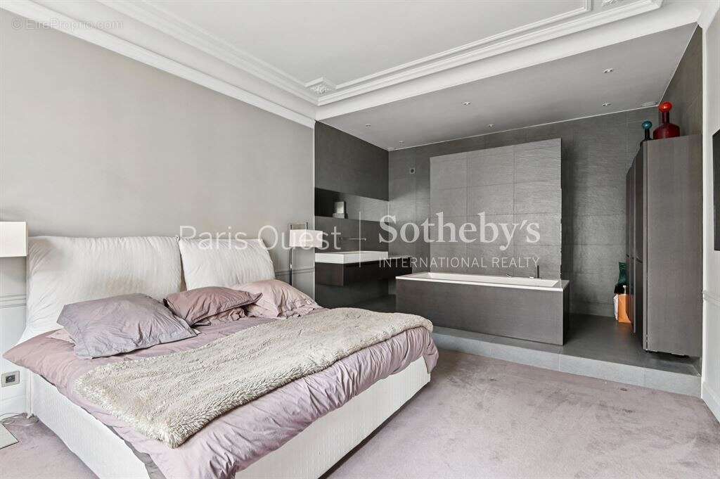 Appartement à PARIS-8E