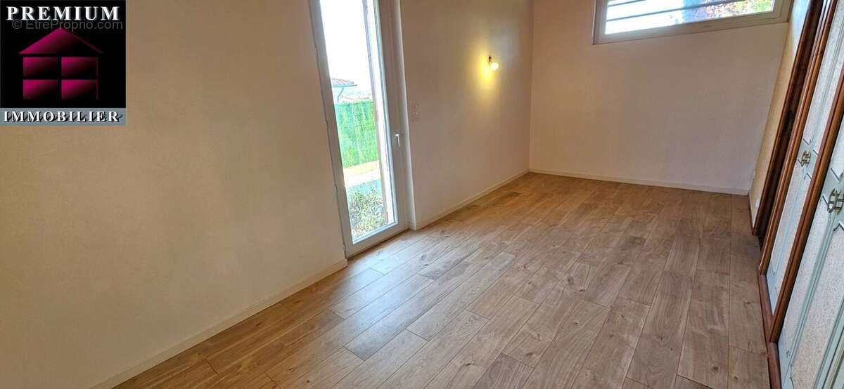 Maison à SAINT-ESTEVE