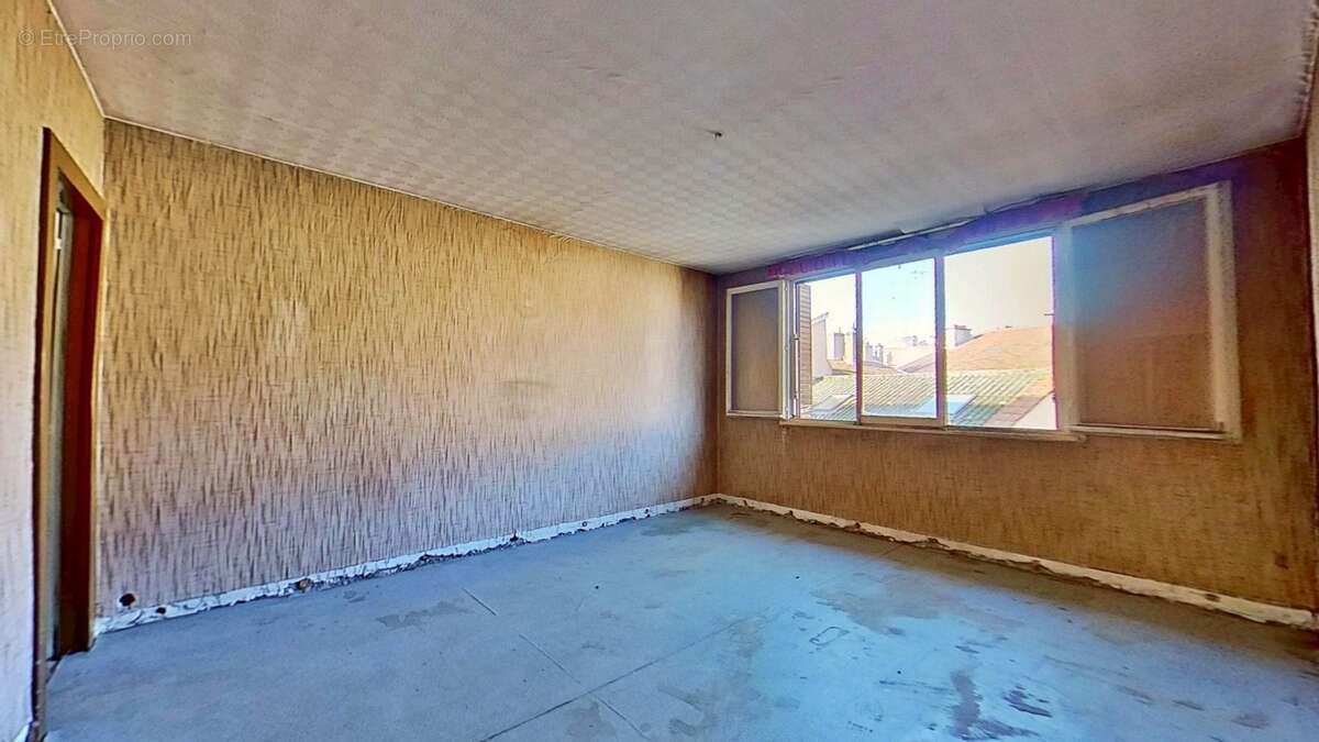 Lunéville centre : Appartement T4 à renover avec un lot de cave - Visite virtuelle sur demande - photo 2