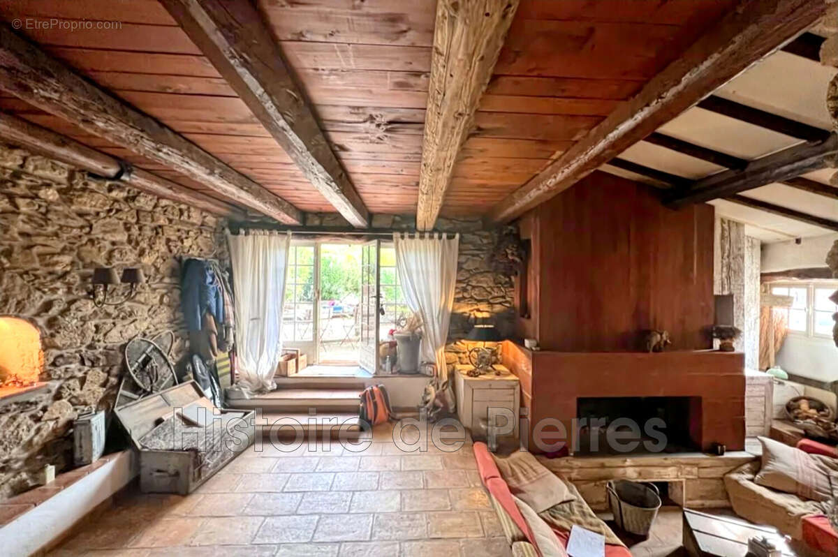 Maison à LA GARDE-FREINET