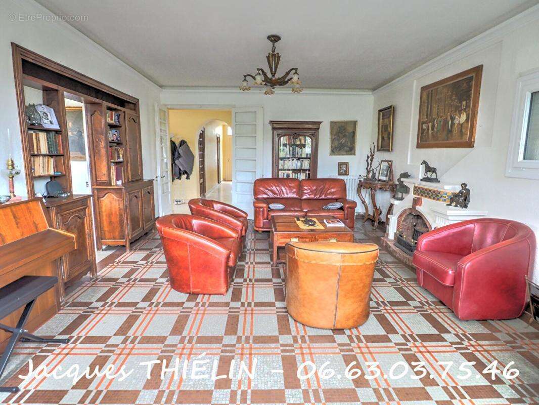 Maison à LONGUE-JUMELLES