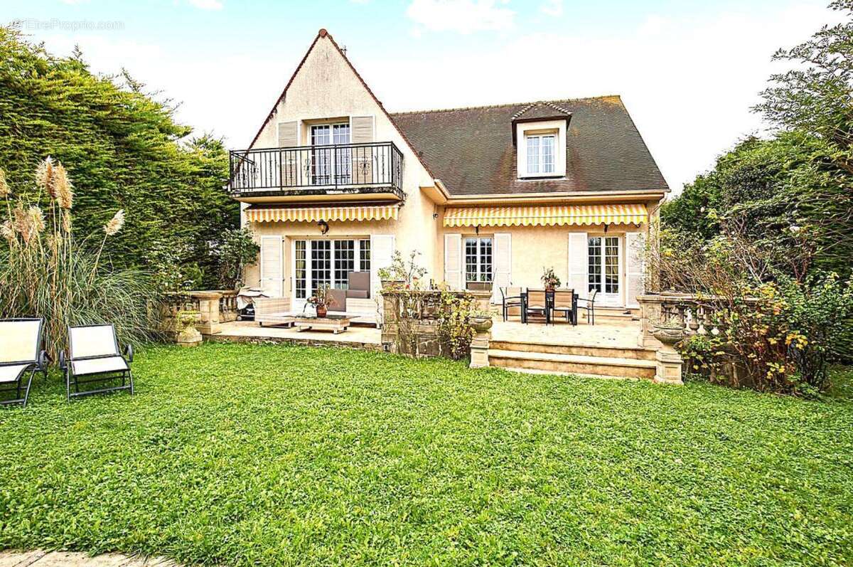 Maison à SARCELLES