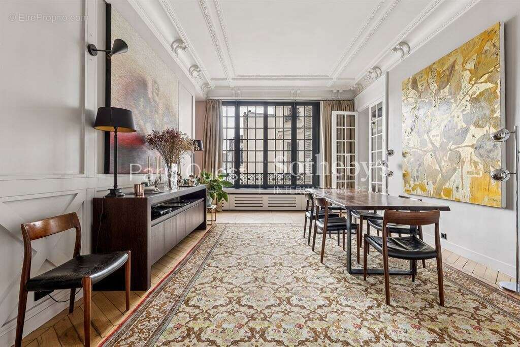 Appartement à PARIS-8E