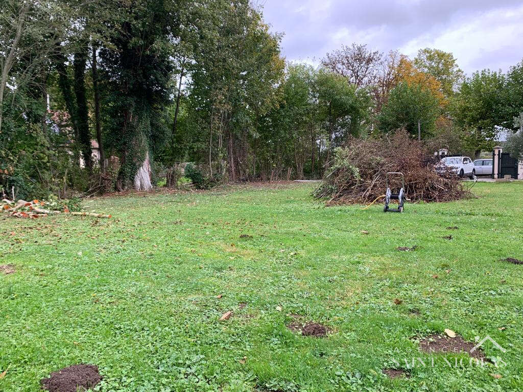 Terrain à SERAINCOURT
