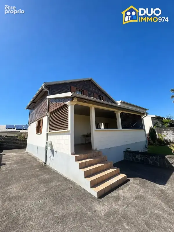 Maison 110 m² à Sainte-Suzanne  - photo 2