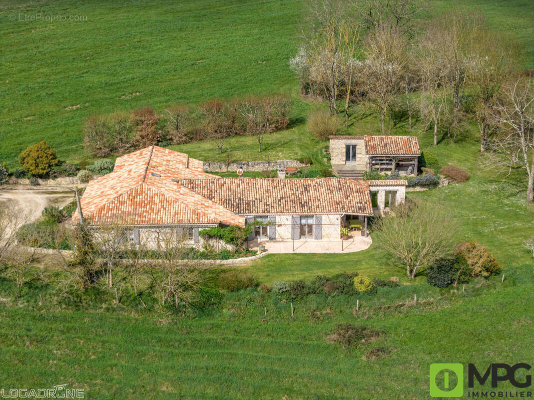 Proche CASSENEUIL à 15 minutes de VILLENEUVE SUR LOT, maison en pierres sur terrain de 2462 m2. - photo 18